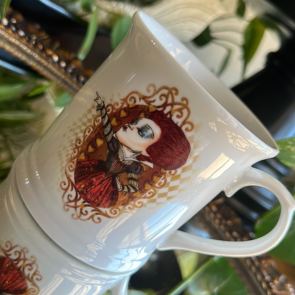 Disney Alice through the looking glass Queen of Hearts in Wonderland